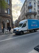 Nordflytts flyttbil parkerad på en gata i centrala Stockholm.