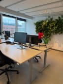 Arbetsplats där adressändring och flyttanmälan ordnas inför flytten.