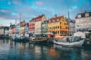 Flytta till Danmark från Sverige: guide med priser och regler 2026.
