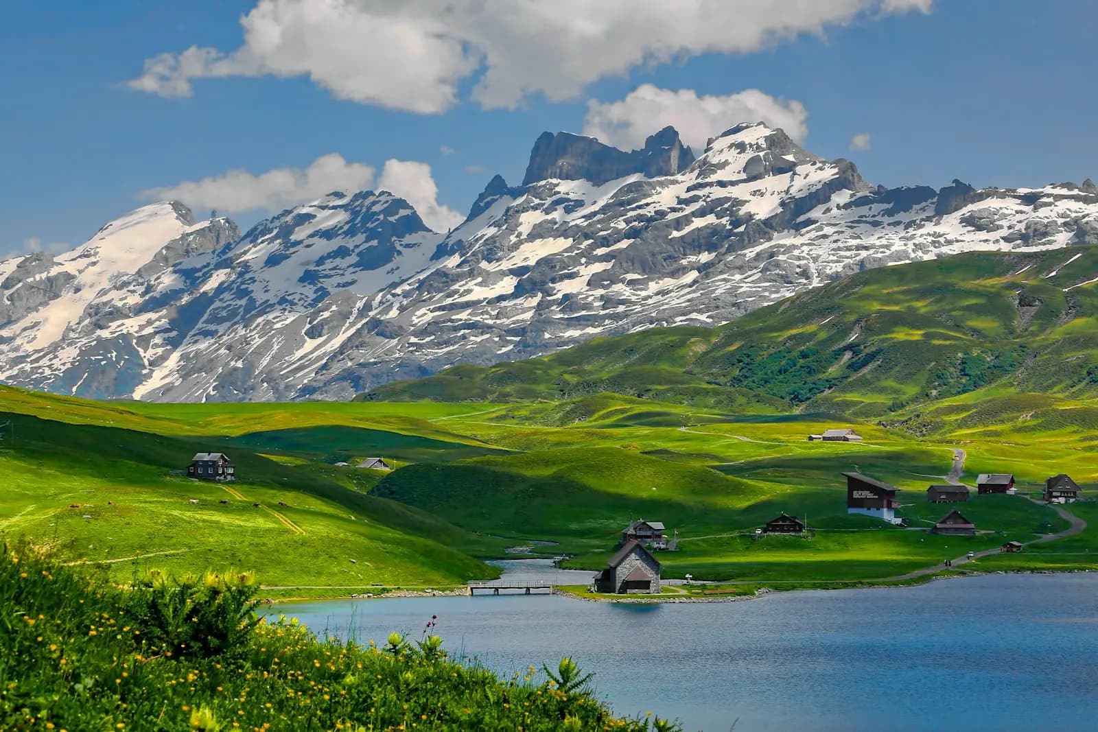 Flytta till Schweiz från Sverige: guide med priser och regler 2026.