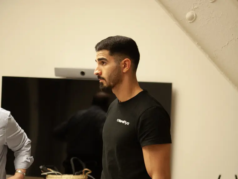 Nordflytt teamledare planerar dagens flyttuppdrag